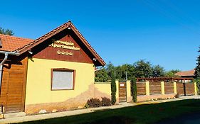 Borostyan Apartmanhaz